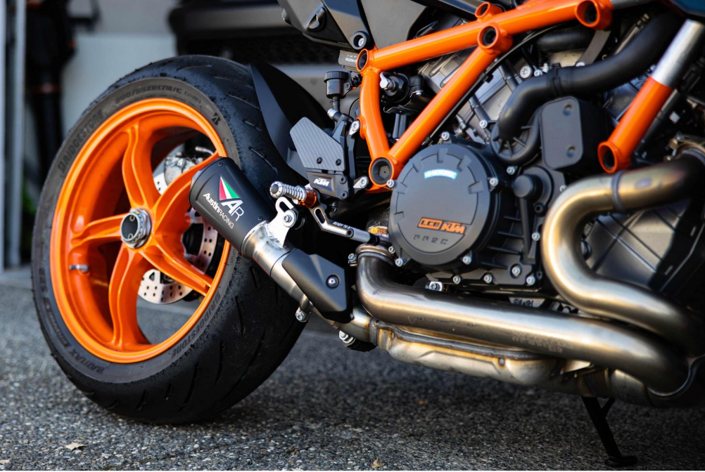AUSTIN RACING GP1R/GP1RS/V3/V3MINI SLIP-ON KTM 1390 SUPERDUKE 2023-2023